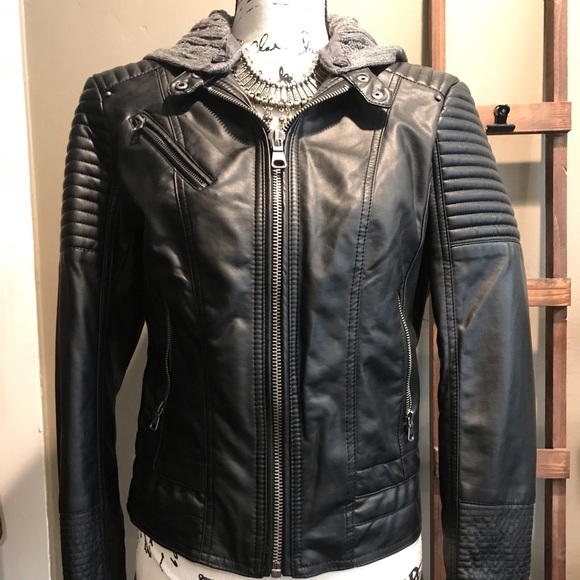 ci sono Jackets & Blazers - 💥NEW!!! Beautiful Faux leather Jacket!